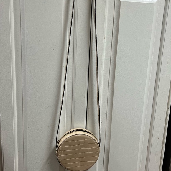 Michael Kors Round Canteen Crossbody Bag Aidy Small Croc Tan Leather. - Picture 2 of 7